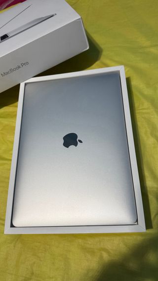 MacBook Pro 13” 2020 512GB/16GB bat 100%