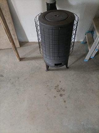 Estufa de leña redonda metálica negra