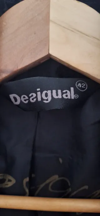 Abrigo Desigual Negro