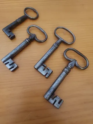 Lote 4 chiavi antiche