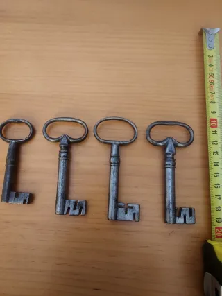 Lote 4 chiavi antiche