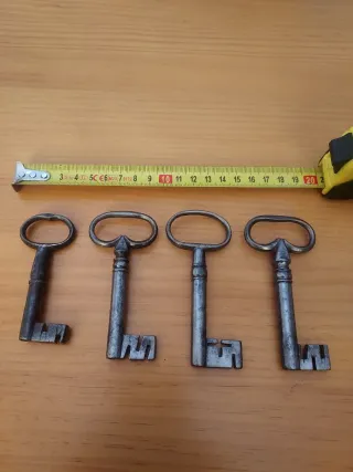 Lote 4 chiavi antiche