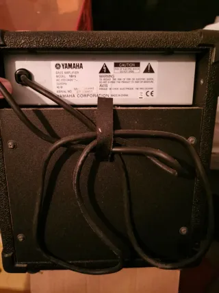Amplificador Bajo Yamaha YB15