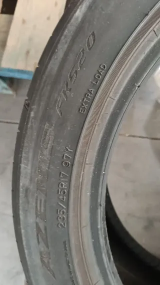 Neumático Falken 235/45 R17