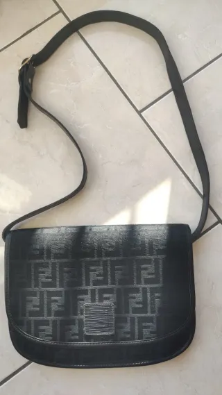 Borsa Fendi tracolla vintage nera in ottimo stato