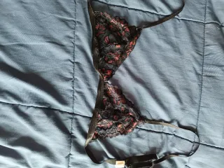 Sujetador lencería encaje negro y rojo