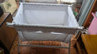 Minicuna blanca con estampado gris