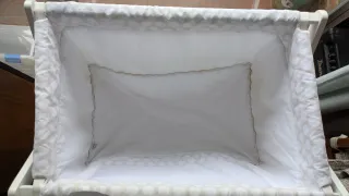 Minicuna blanca con estampado gris