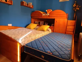 Habitación juvenil madera estilo nórdico,