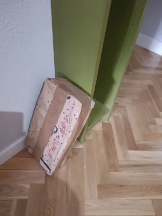 Estantería estrecha verde Ikea