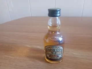 Lotto di 5 bottiglie miniatura di whisky