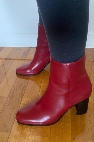 Botín rojo tacón cuadrado T.39