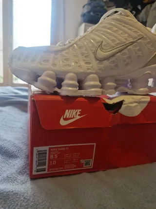 Zapatillas Nike Shox Blancas y Plateadas