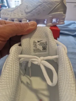 Zapatillas Nike Shox Blancas y Plateadas