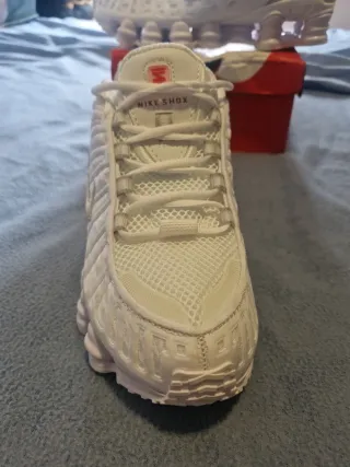 Zapatillas Nike Shox Blancas y Plateadas