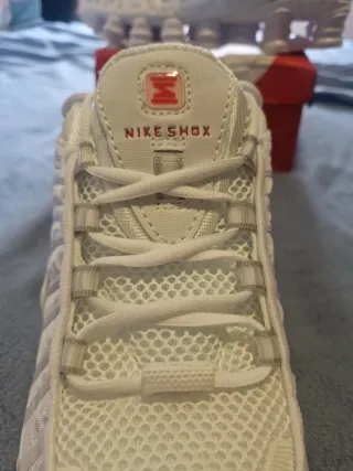 Zapatillas Nike Shox Blancas y Plateadas