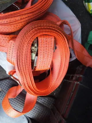 Cinchas de sujeción naranjas hay muchas