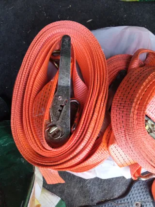 Cinchas de sujeción naranjas hay muchas