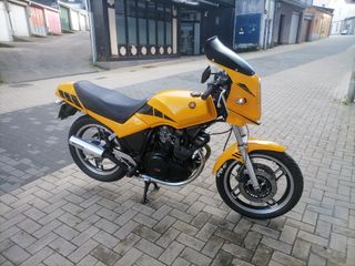 Yamaha XS 400 Amarilla