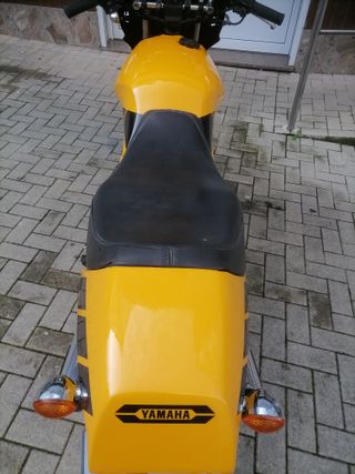 Yamaha XS 400 Amarilla