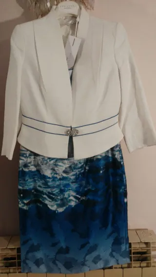 Conjunto de chaqueta y falda estampado