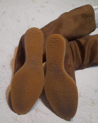 Botas elegantes de ante marrón