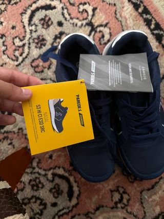 Zapatos de seguridad azules y blancos