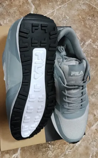 Zapatillas Fila Talla 44.5 Gris y Blanco