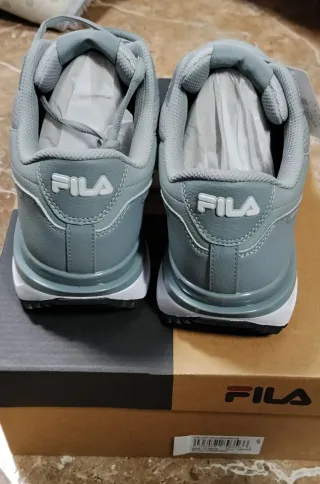 Zapatillas Fila Talla 44.5 Gris y Blanco