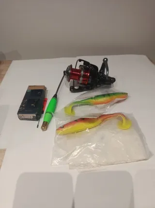 Pack pesca: carrete, flotador y señuelos