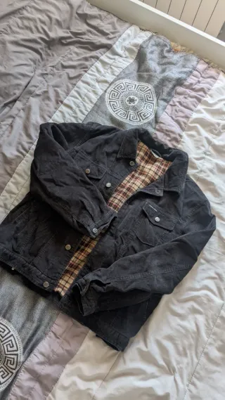 Chaqueta negra forrada cuadros