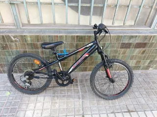 Bicicleta infantil negra