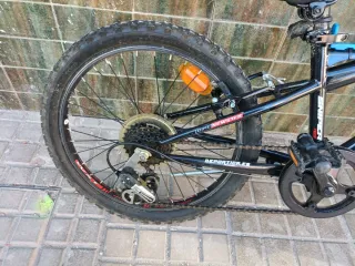Bicicleta infantil negra