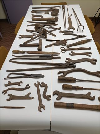 Herramientas antiguas de herrería y forja