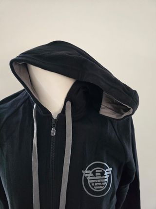 Sudadera Emporio Armani con etiquetas