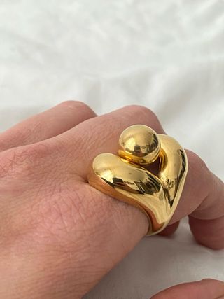 Anillo COS dorado grande