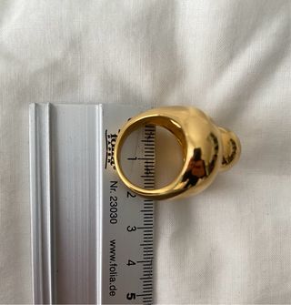 Anillo COS dorado grande