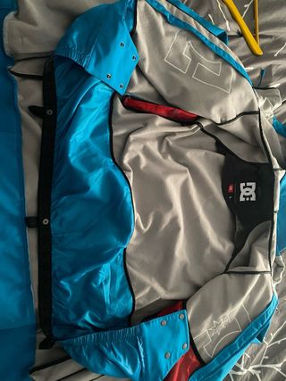 Chaqueta DC Snowboard Azul Logo Rojo