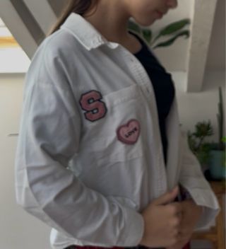 Camisa blanca con cuello