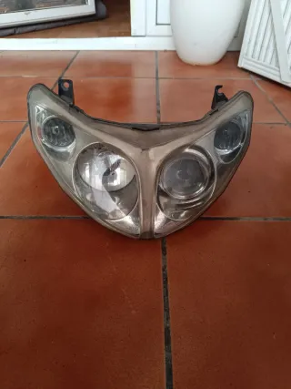 Faro Peugeot Speedfight