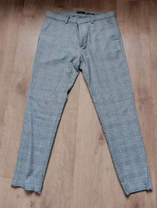 Pantalón de vestir cuadros pitillo gris hombre