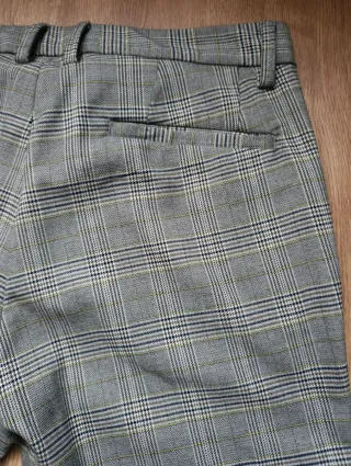 Pantalón de vestir cuadros pitillo gris hombre