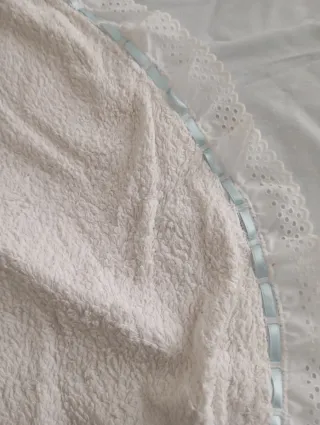 Copriletto per fasciatoio/lettino blu con puntini bianchi