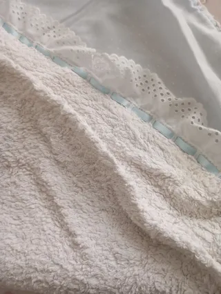 Copriletto per fasciatoio/lettino blu con puntini bianchi