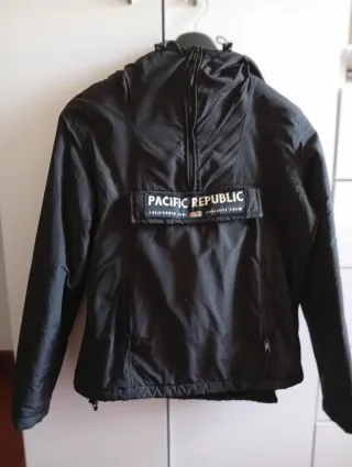 Polar canguro Pull&Bear negro