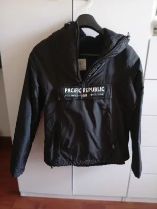 Polar canguro Pull&Bear negro