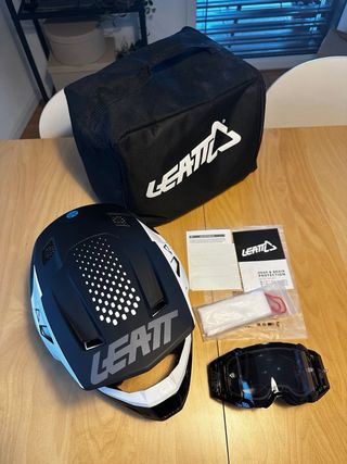 Casco Leatt 8.5 V22 Blanco/Negro