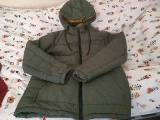 Anorak verde con capucha