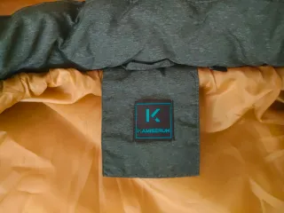 Anorak verde con capucha