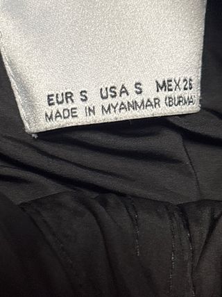 Abrigo negro con capucha de pelo